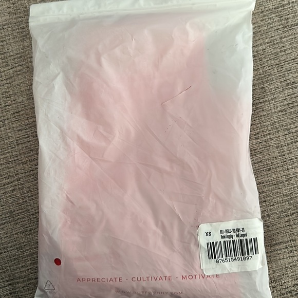 BNWT Buffbunny rebel leggings in red leopard - Picture 2 of 2